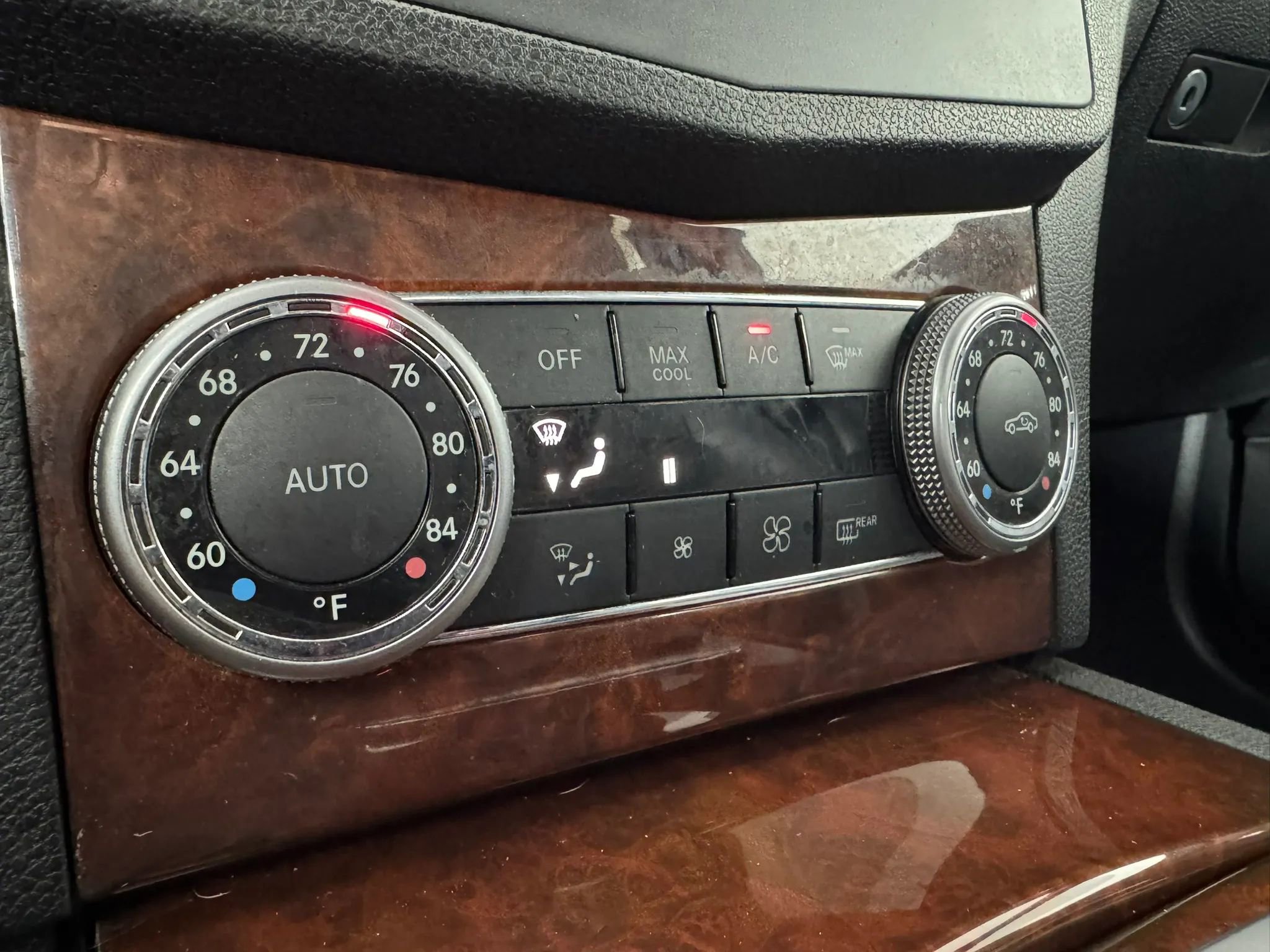 Used 2010 Mercedes-Benz C 300 Sedan image 19