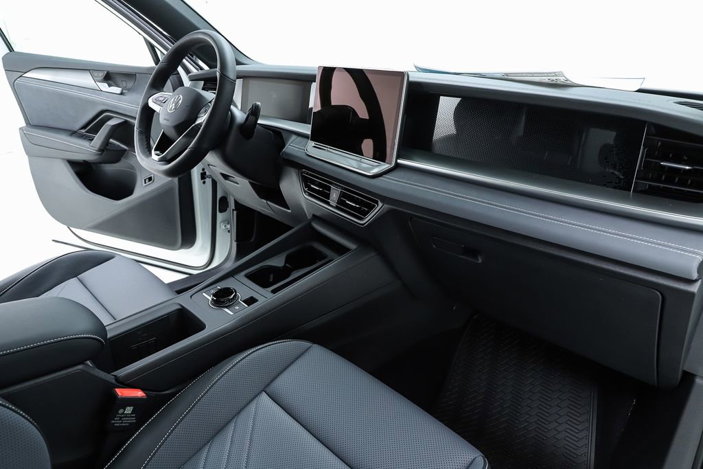 New 2026 Volkswagen Tiguan SE R-Line image 33