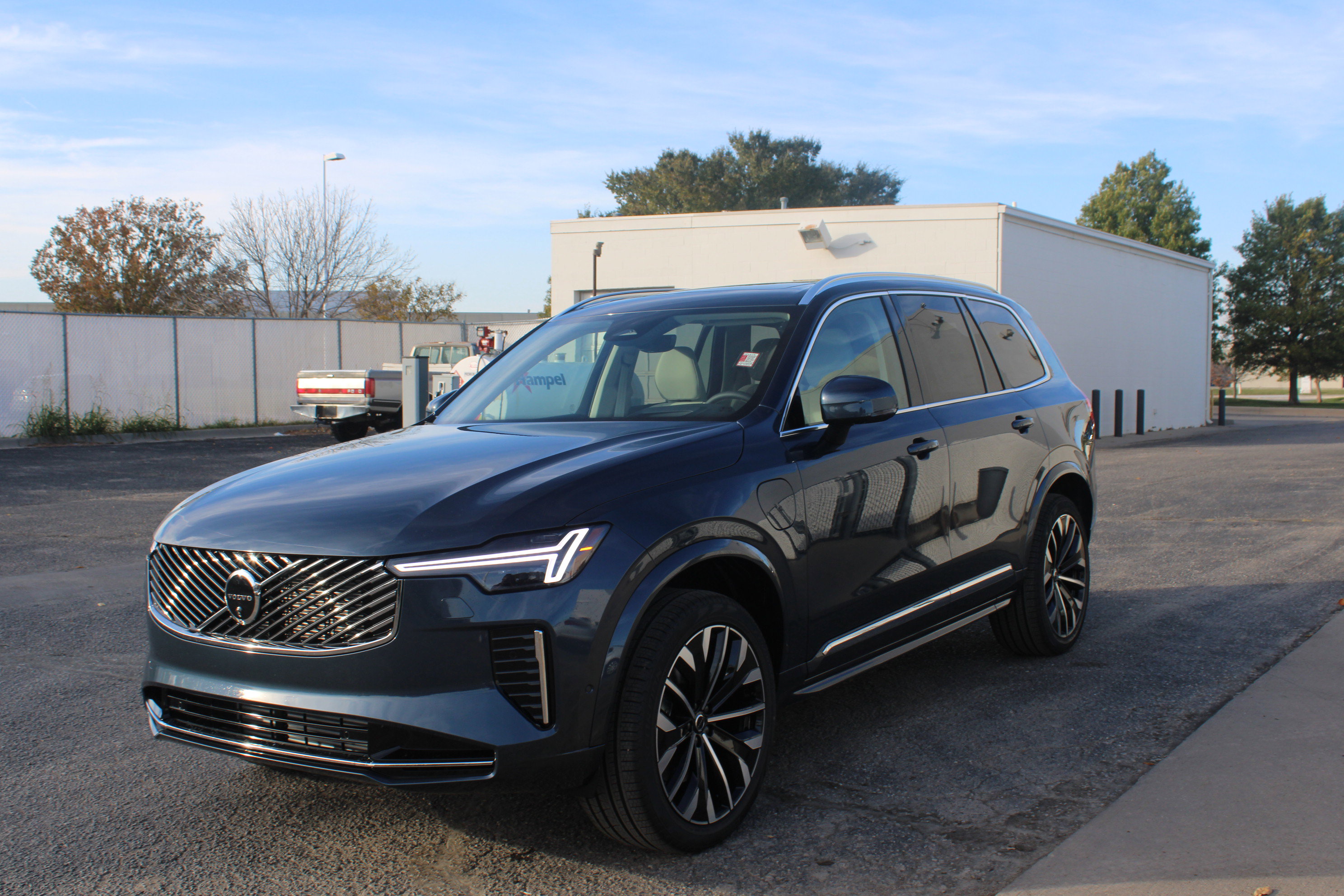 New 2026 Volvo XC90 T8 Ultra w/ Protection Package Premier AWD/4WD image 7