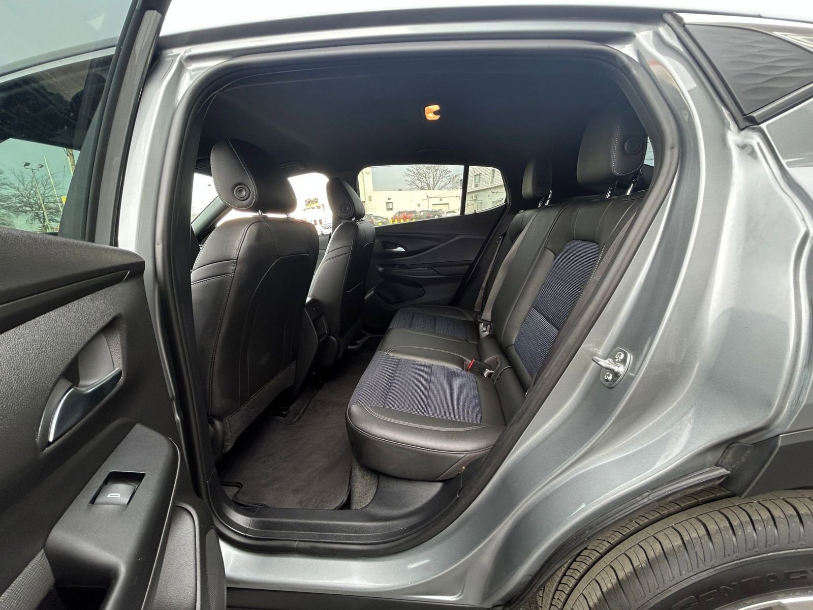 Used 2025 Buick Envista Preferred image 25