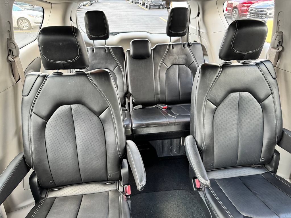 Used 2024 Chrysler Pacifica Touring-L FWD image 14