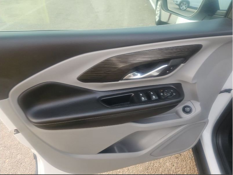 Used 2023 GMC Terrain SLE w/ Driver Convenience Package image 25