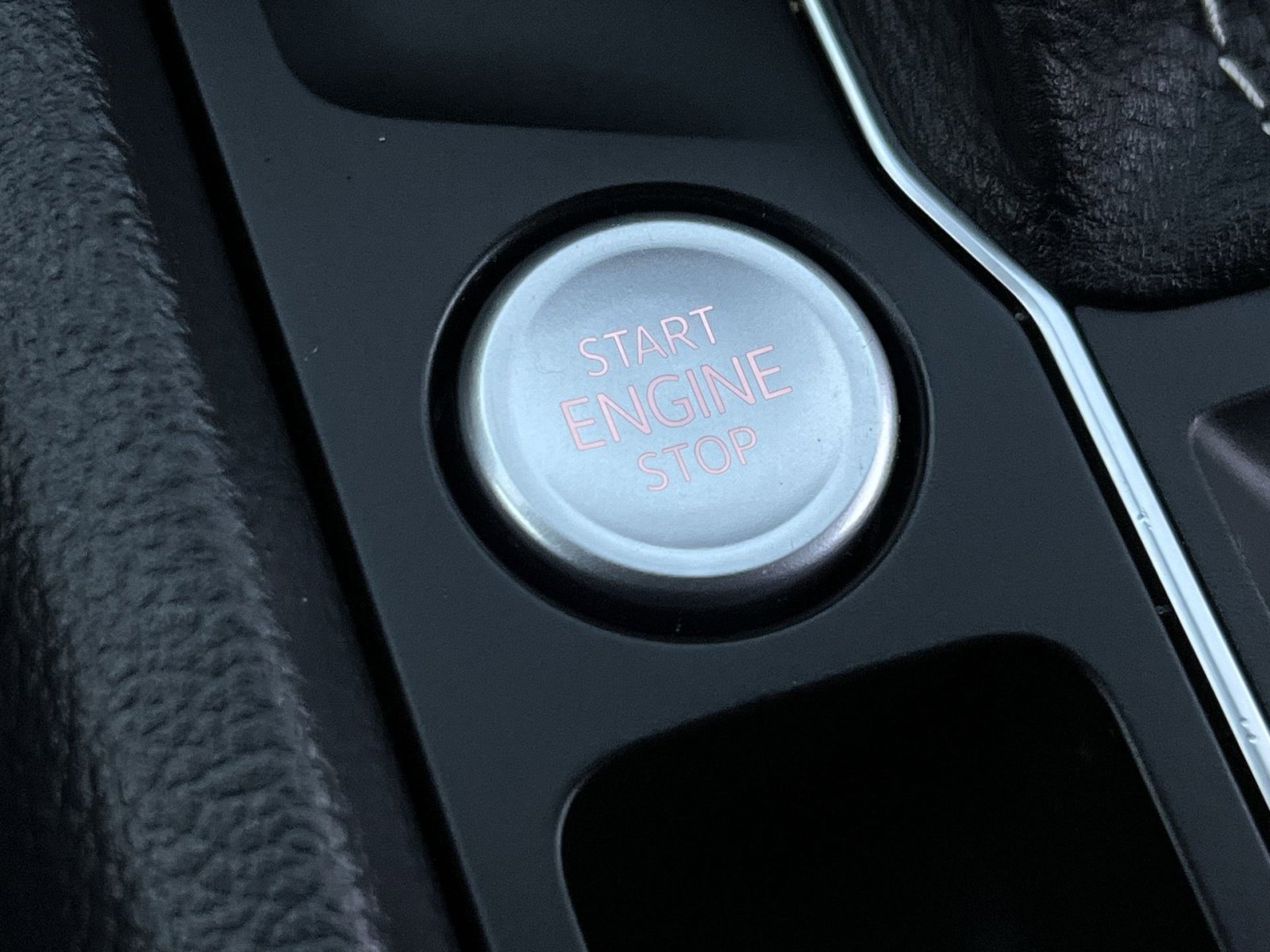 Used 2022 Volkswagen Atlas Cross Sport SE image 30