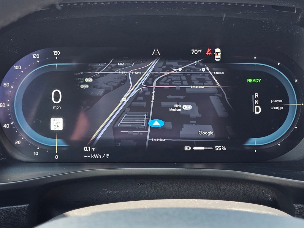 Used 2023 Volvo C40 P8 Recharge Ultimate image 23