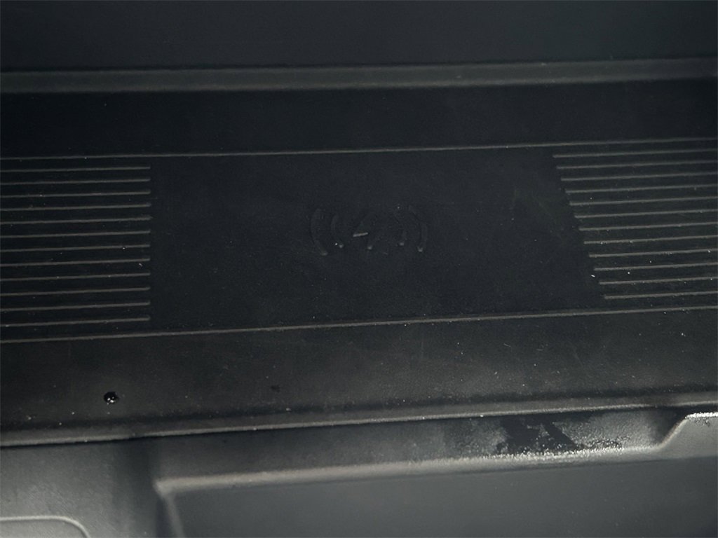 Used 2025 Land Rover Range Rover Velar Dynamic SE image 31