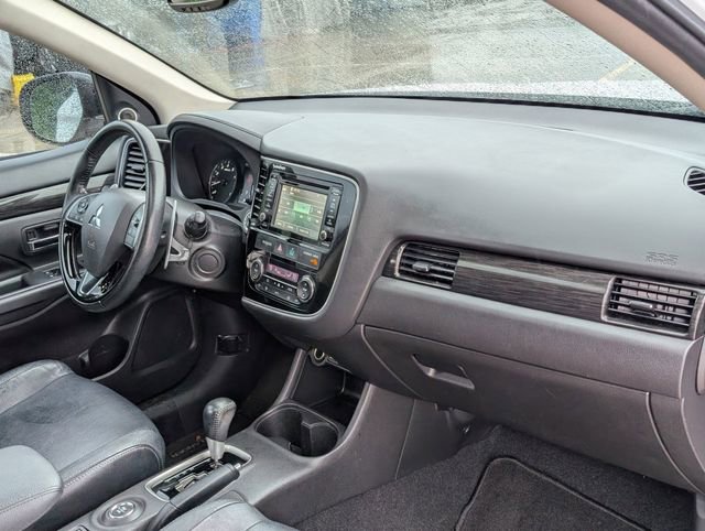 Used 2016 Mitsubishi Outlander GT image 27