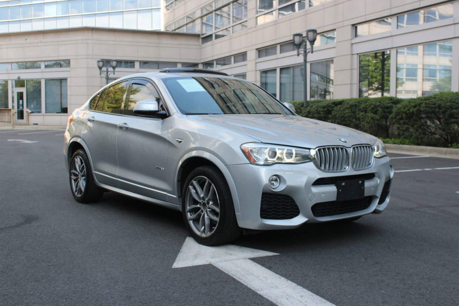 Used 2017 BMW X4 xDrive28i AWD/4WD image 1