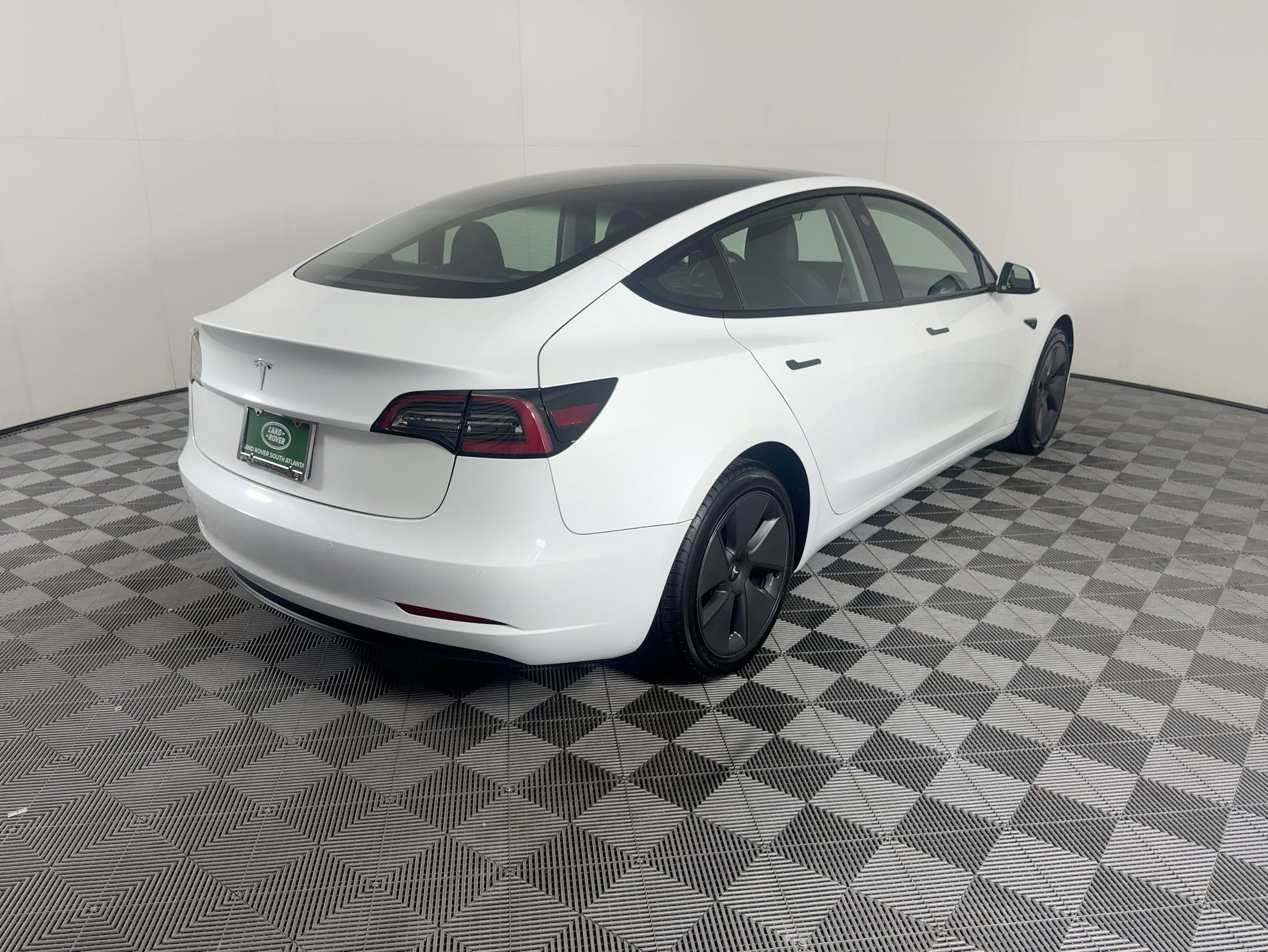Used 2022 Tesla Model 3 Standard Range image 8