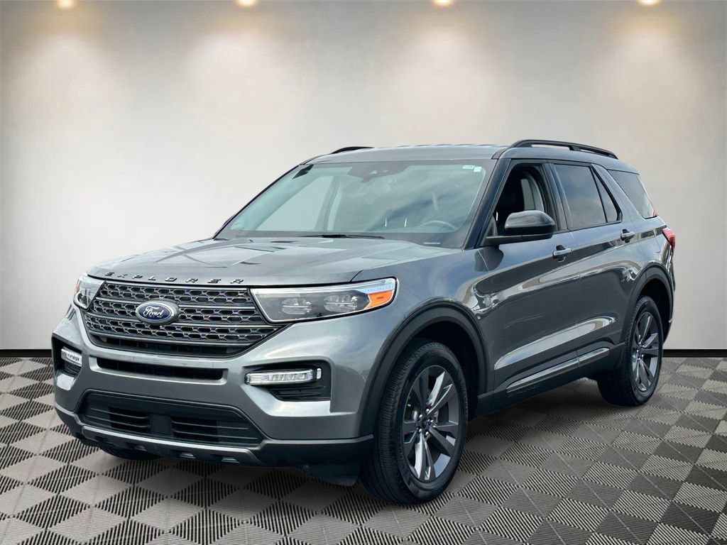 Used 2024 Ford Explorer XLT w/ Equipment Group 202A AWD/4WD image 6