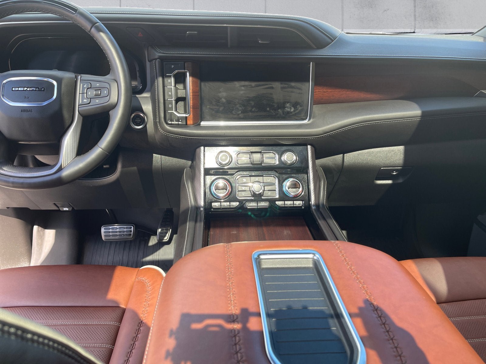 Used 2024 GMC Yukon XL Denali Ultimate AWD/4WD image 11
