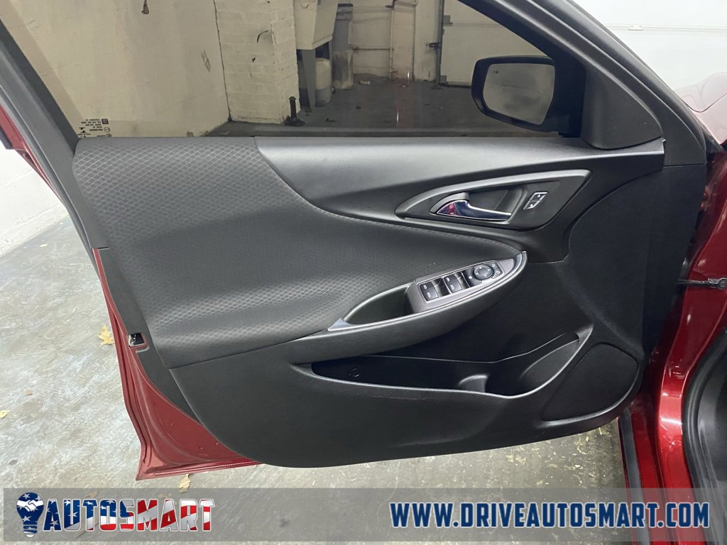 Used 2021 Chevrolet Malibu LT image 9