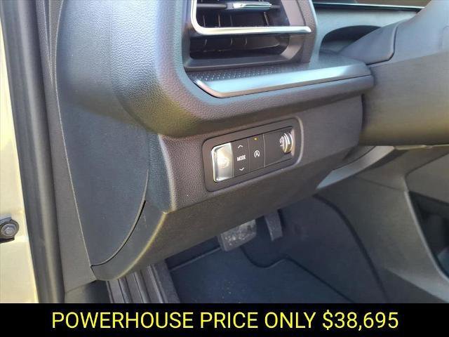 New 2026 Chevrolet Traverse LT image 13