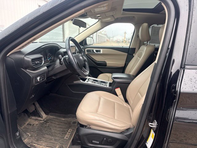 Used 2020 Ford Explorer XLT w/ Equipment Group 202A AWD/4WD image 4