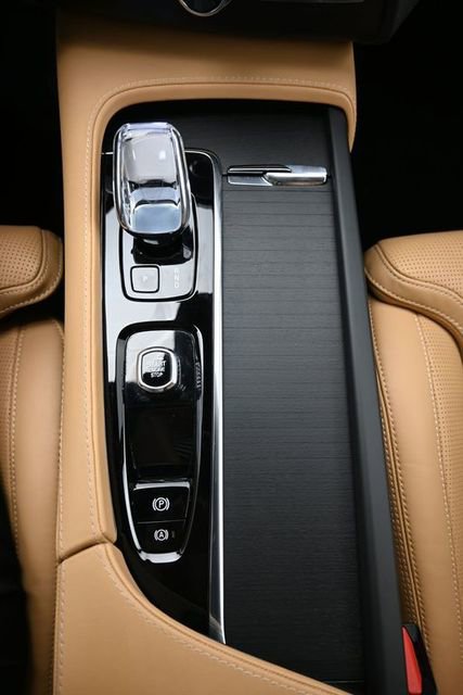 Used 2023 Volvo XC90 T8 Ultimate w/ Protection Package image 11