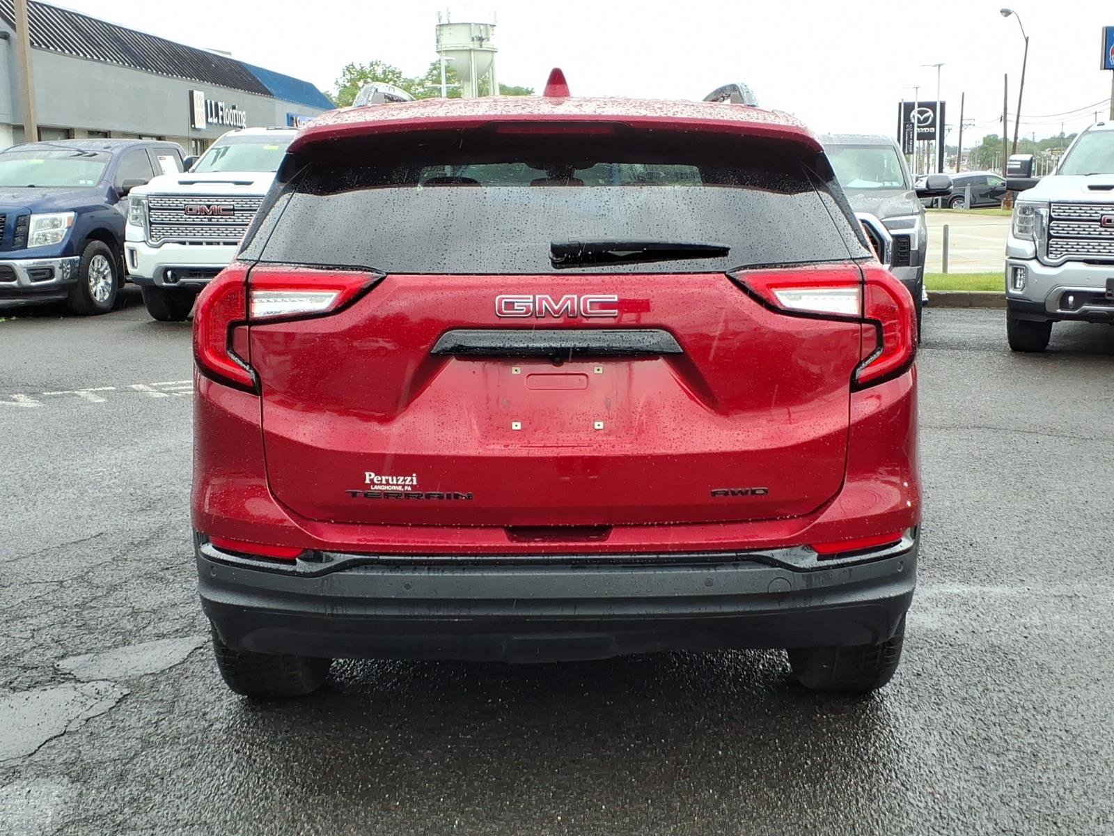 Certified 2022 GMC Terrain SLE w/ Driver Convenience Package AWD/4WD image 4