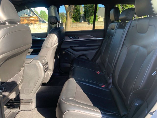 Used 2024 Jeep Grand Cherokee Limited w/ Luxury Tech Group II AWD/4WD image 17