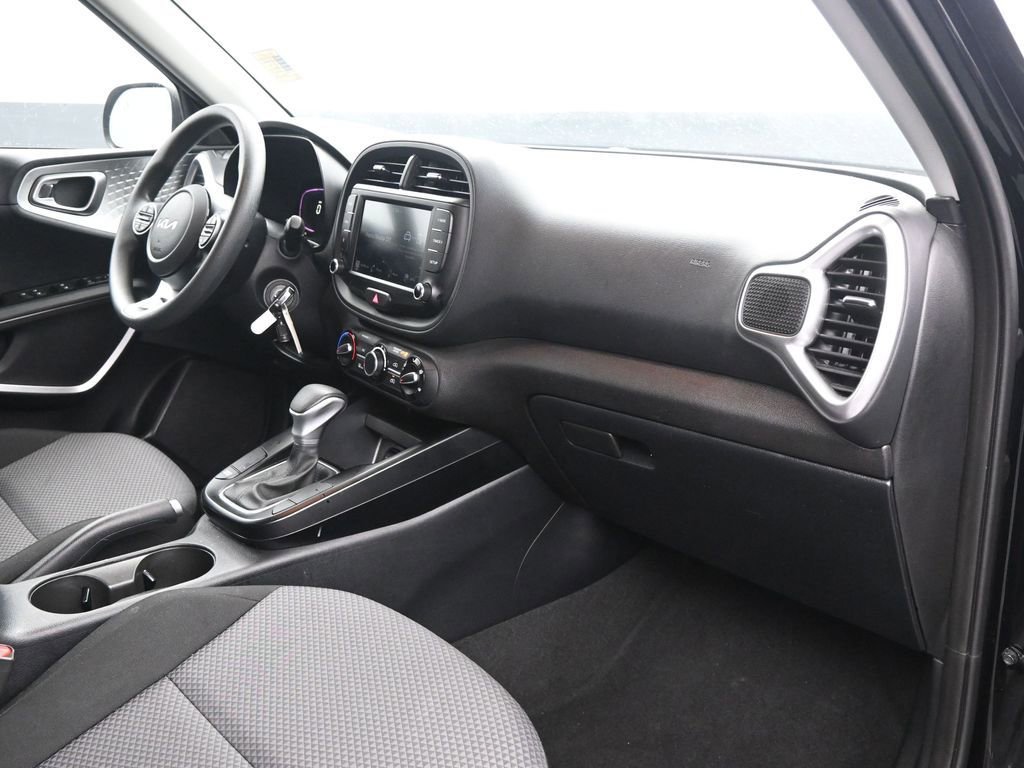 Used 2025 Kia Soul LX w/ LX Technology Package image 15