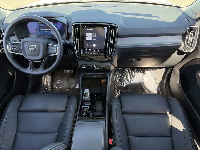 Certified 2025 Volvo XC40 B5 Plus w/ Climate Package AWD/4WD image 16