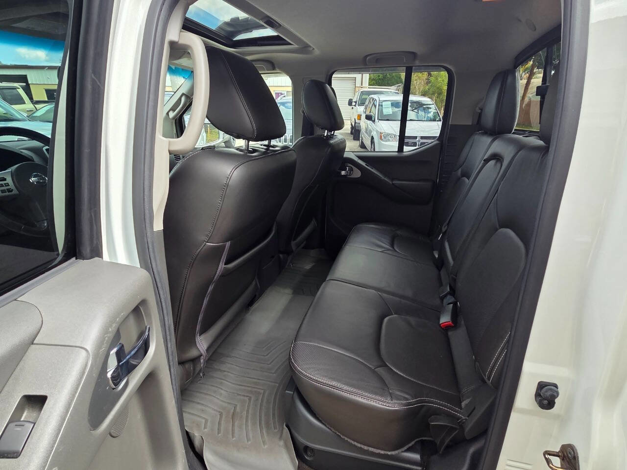 Used 2015 Nissan Frontier PRO-4X w/ Pro-4x Luxury Package image 17