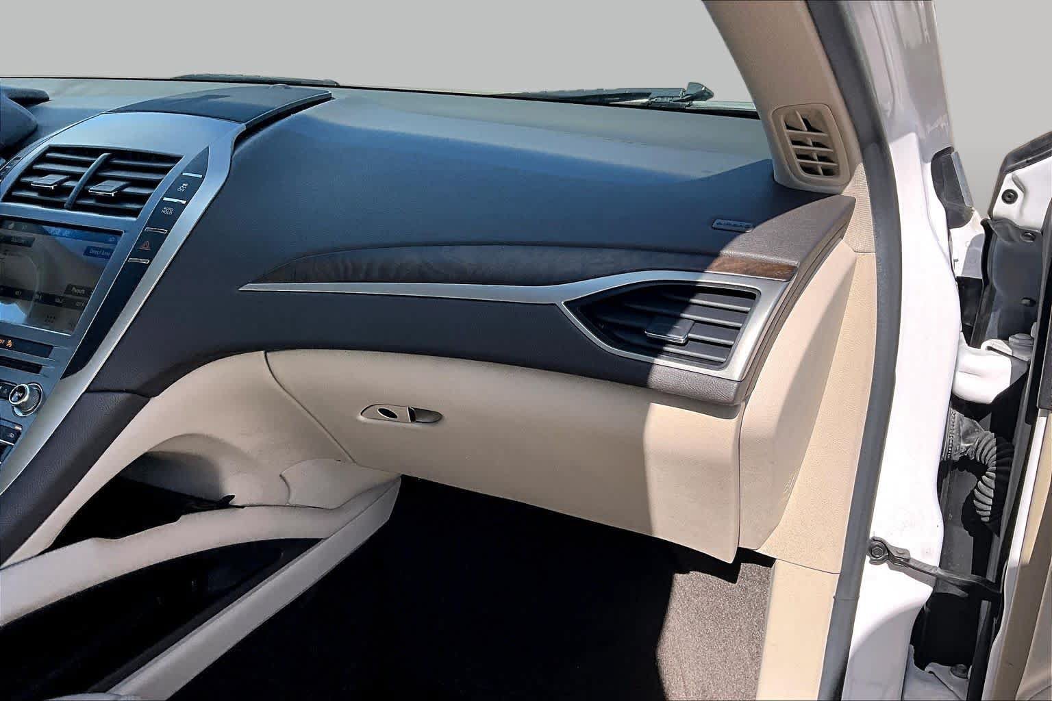 Used 2017 Lincoln MKZ Reserve FWD image 18