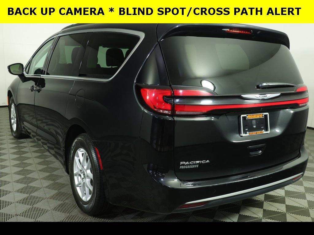 Used 2022 Chrysler Pacifica Touring-L image 11