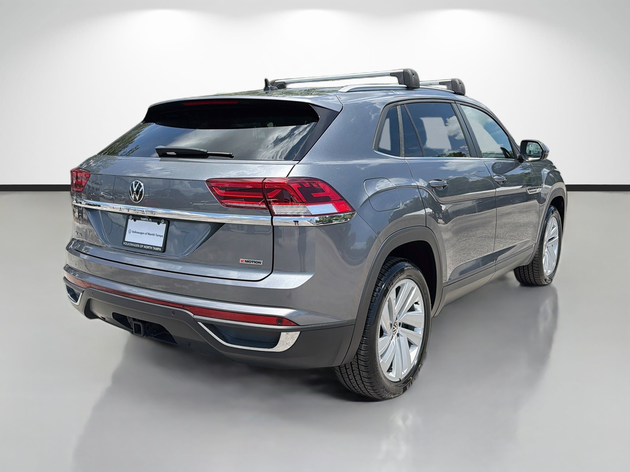 Used 2022 Volkswagen Atlas Cross Sport SE AWD/4WD image 3