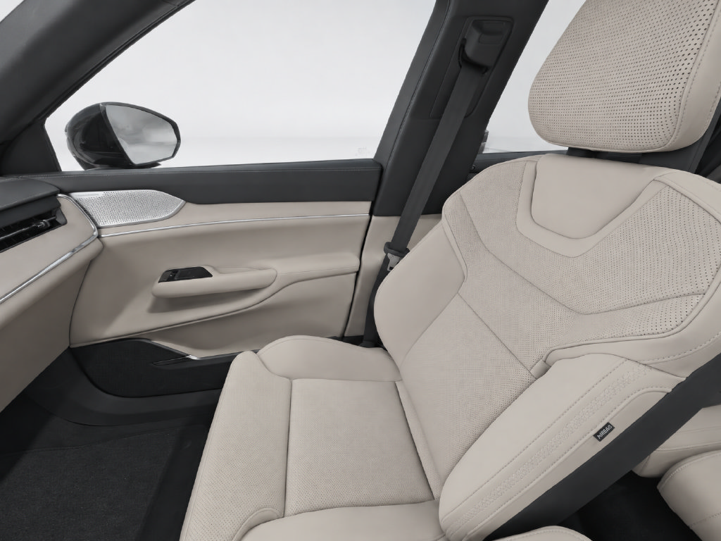 Certified 2025 Volvo EX90 Ultra AWD/4WD image 13