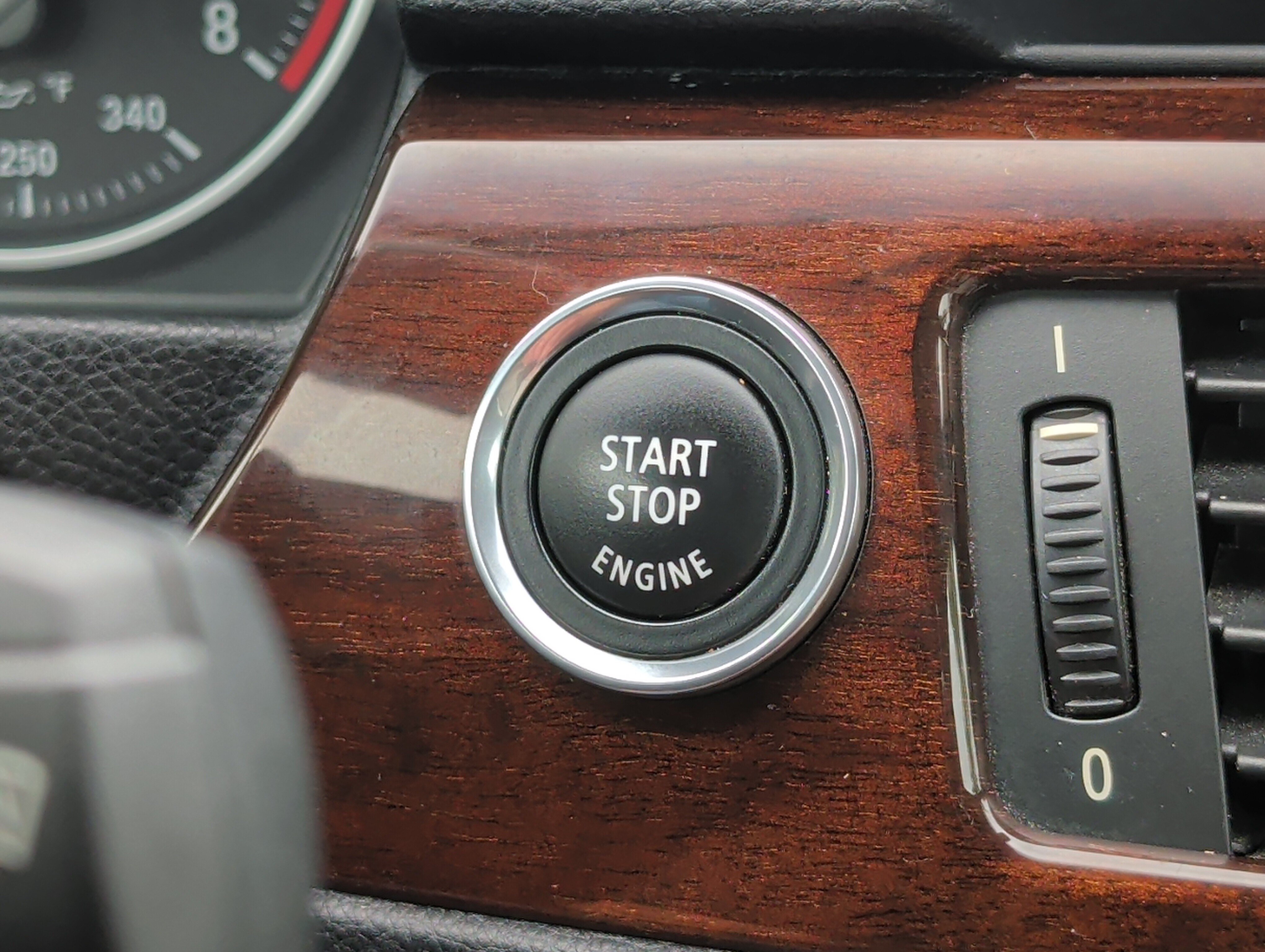 Used 2013 BMW 328i Convertible RWD image 34