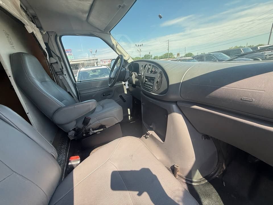 Used 2006 Ford E-350 and Econoline 350 Super Duty RWD image 15