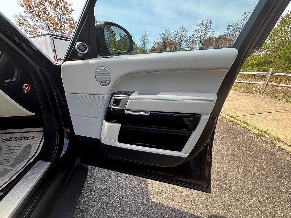 Used 2016 Land Rover Range Rover Supercharged image 26