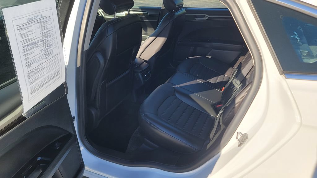 Used 2015 Ford Fusion SE w/ Equipment Group 202A FWD image 25