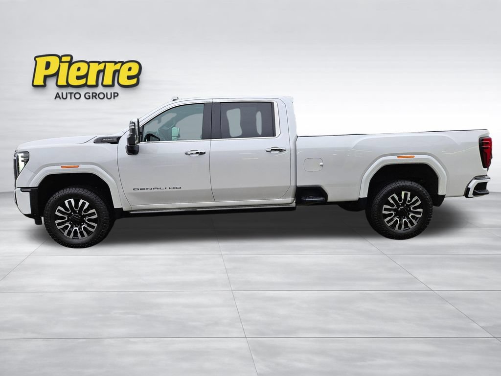 Used 2024 GMC Sierra 3500 Denali Ultimate AWD/4WD image 2