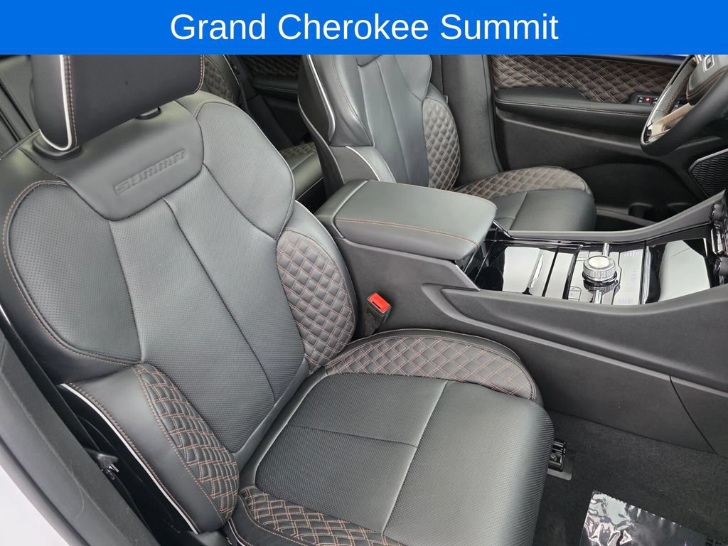Used 2025 Jeep Grand Cherokee Summit w/ Obsidian Package AWD/4WD image 28