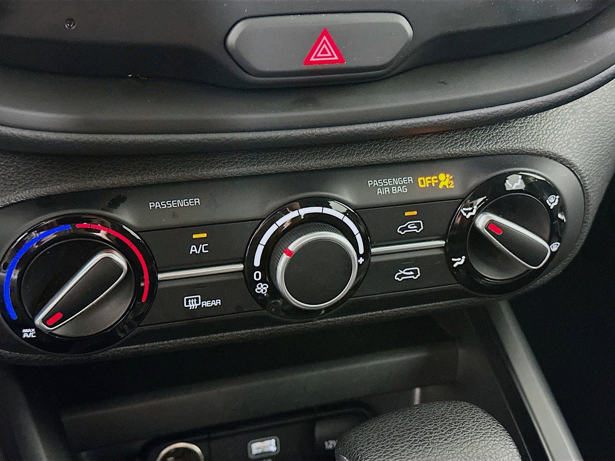 Used 2025 Kia Soul LX w/ LX Technology Package FWD image 23