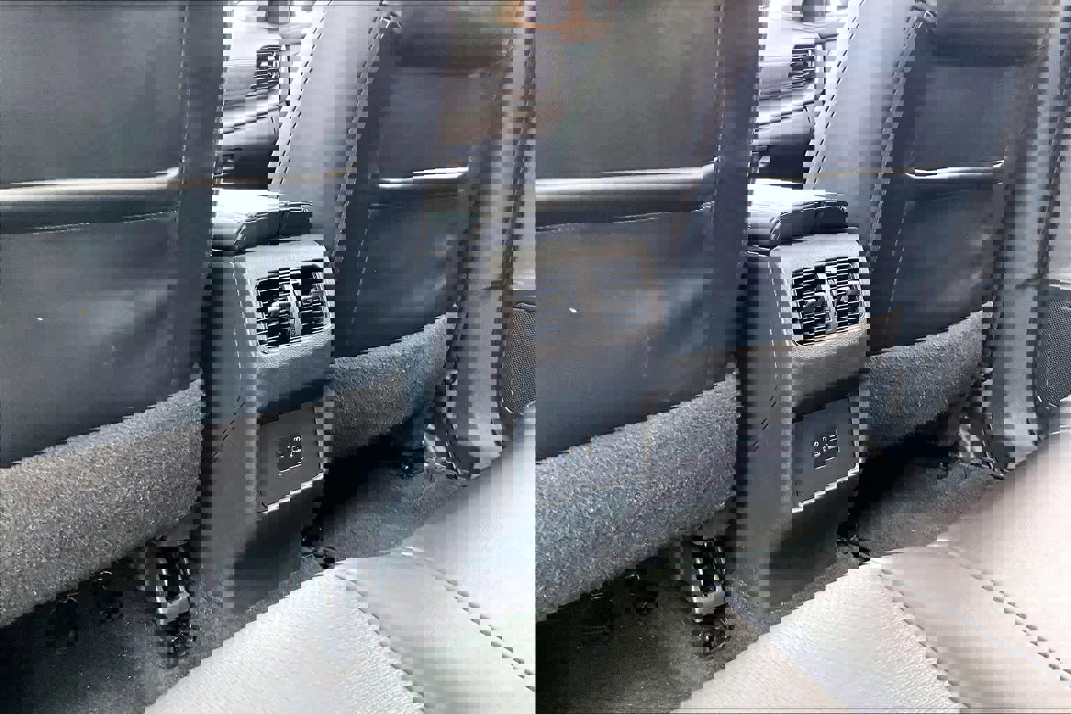 Used 2021 Nissan Rogue SV w/ Premium Package image 34