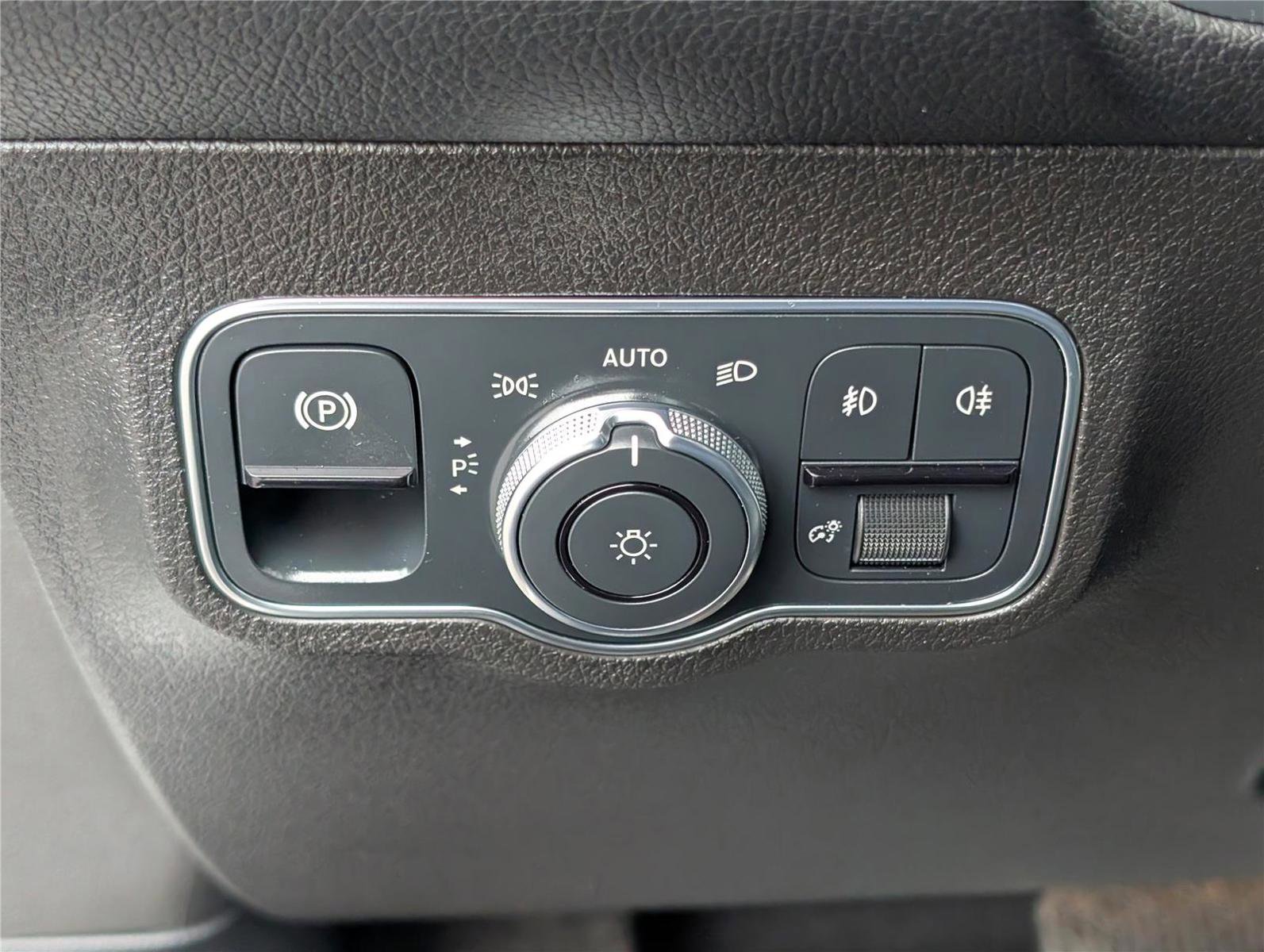 Used 2021 Mercedes-Benz GLB 250 4MATIC image 22