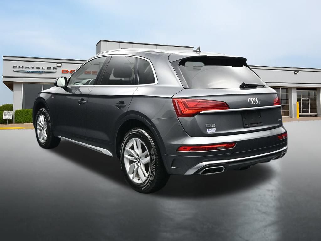 Used 2022 Audi Q5 2.0T Premium w/ Convenience Package AWD/4WD image 3