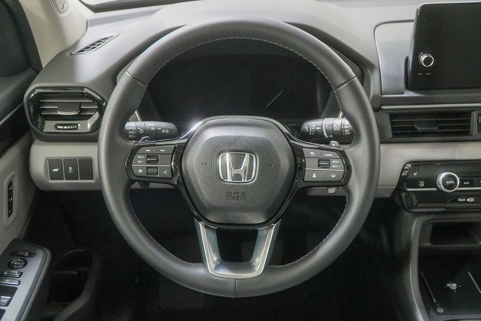 Certified 2025 Honda Pilot Touring image 24