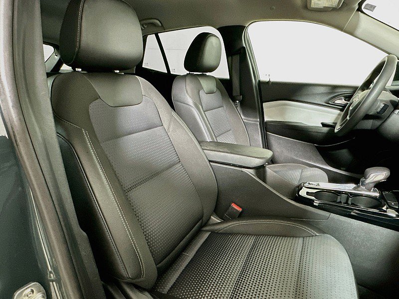 Used 2025 Chevrolet Trax LT FWD image 23
