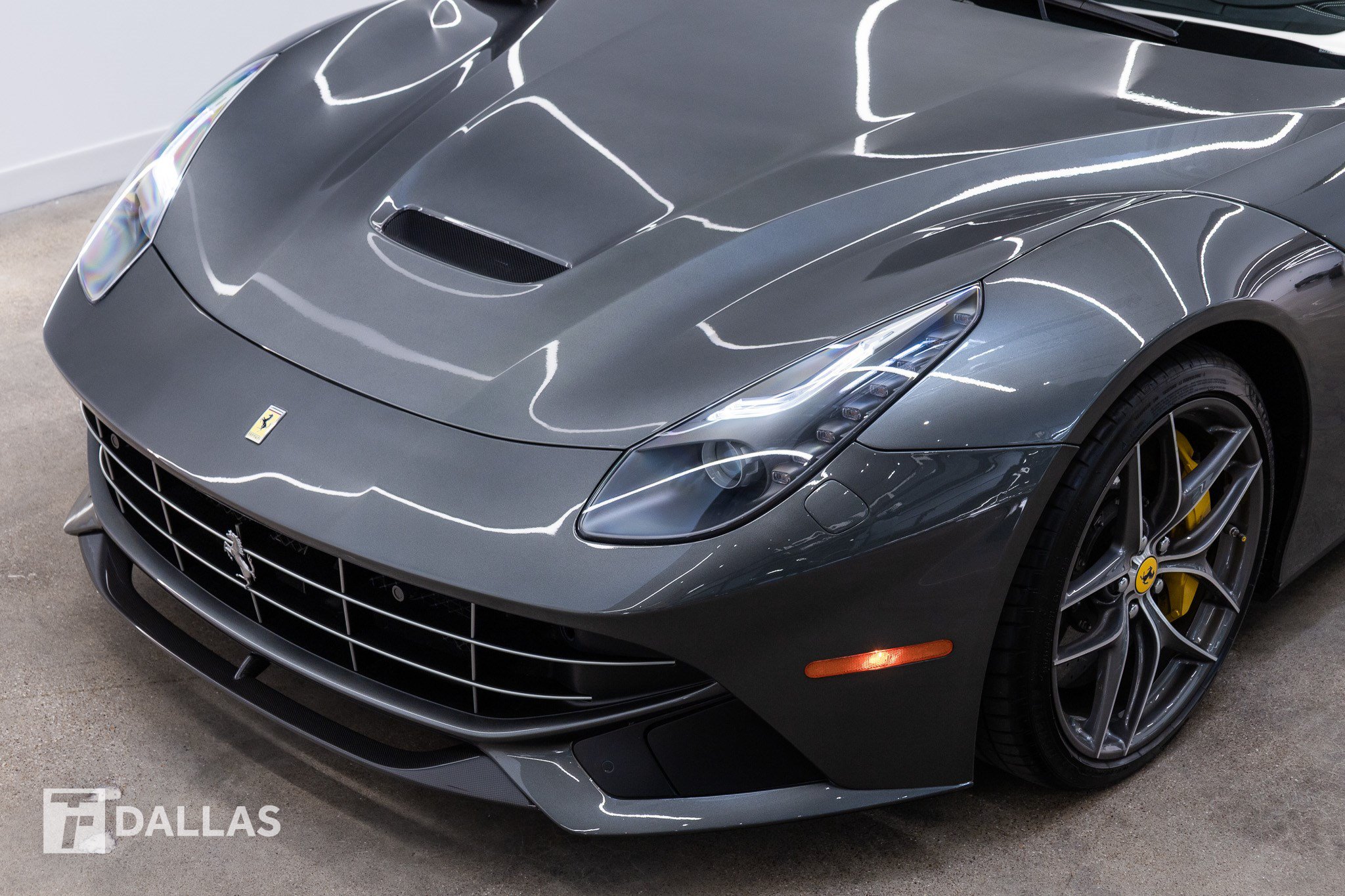 Used 2015 Ferrari F12 Berlinetta RWD image 3