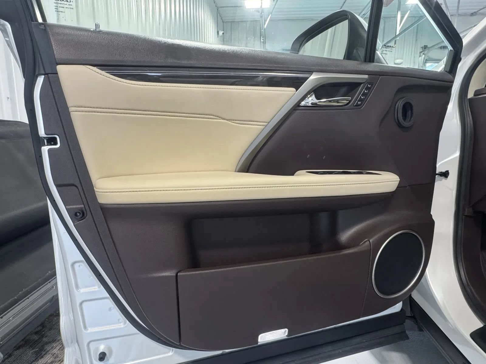 Used 2018 Lexus RX 450h AWD w/ Luxury Package image 8