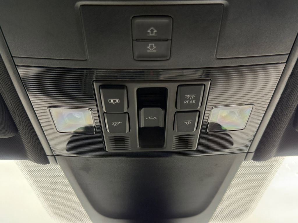 Used 2022 Volkswagen Tiguan SEL R-Line image 18