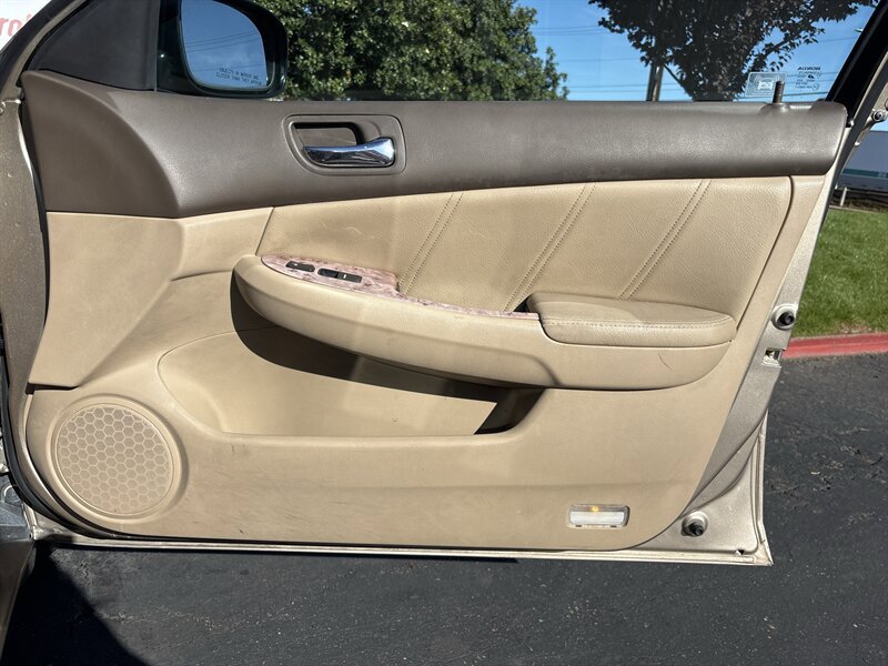 Used 2004 Honda Accord EX image 38