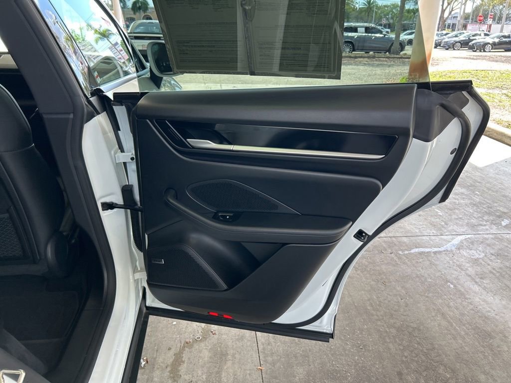 Used 2025 Porsche Macan Electric image 30