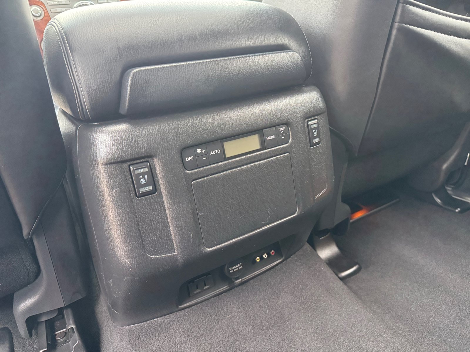 Used 2016 INFINITI QX80 4WD w/ Deluxe Technology Package image 14