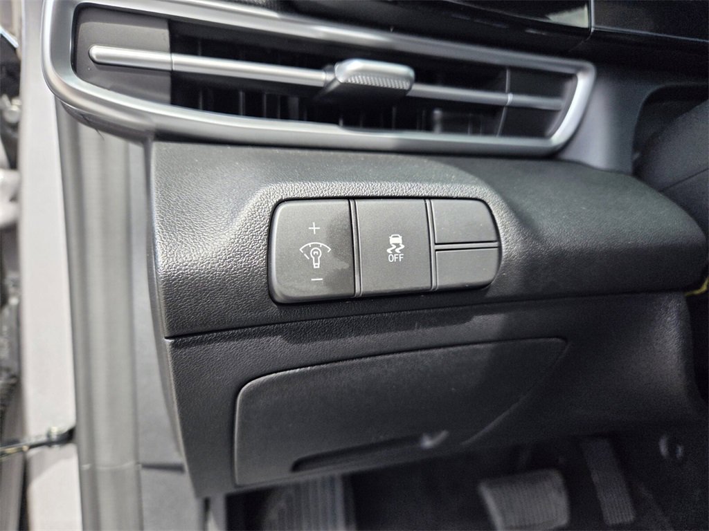 Used 2025 Hyundai Elantra SEL image 22