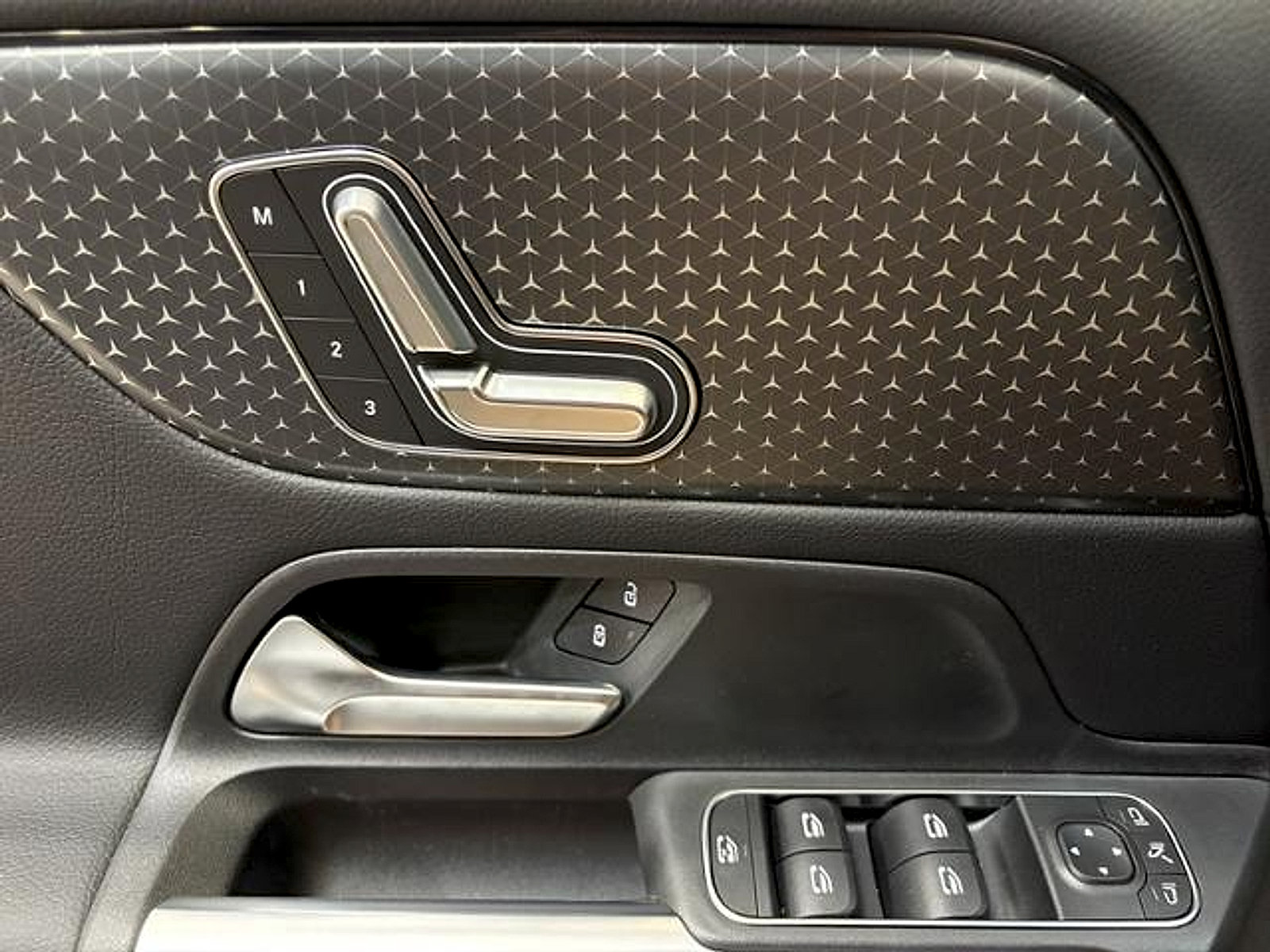 New 2026 Mercedes-Benz GLB 250 image 11