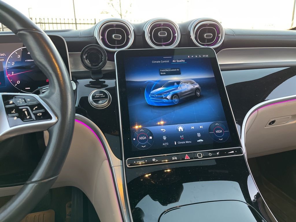 Used 2025 Mercedes-Benz GLC 300 4MATIC image 18