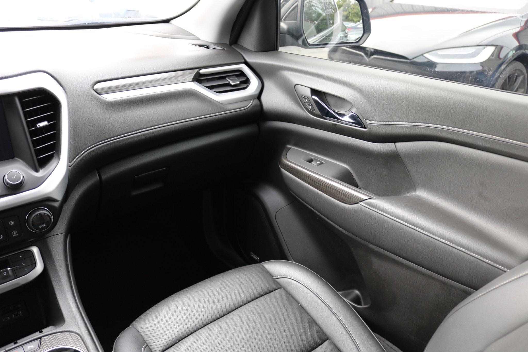 Used 2023 GMC Acadia SLT image 24