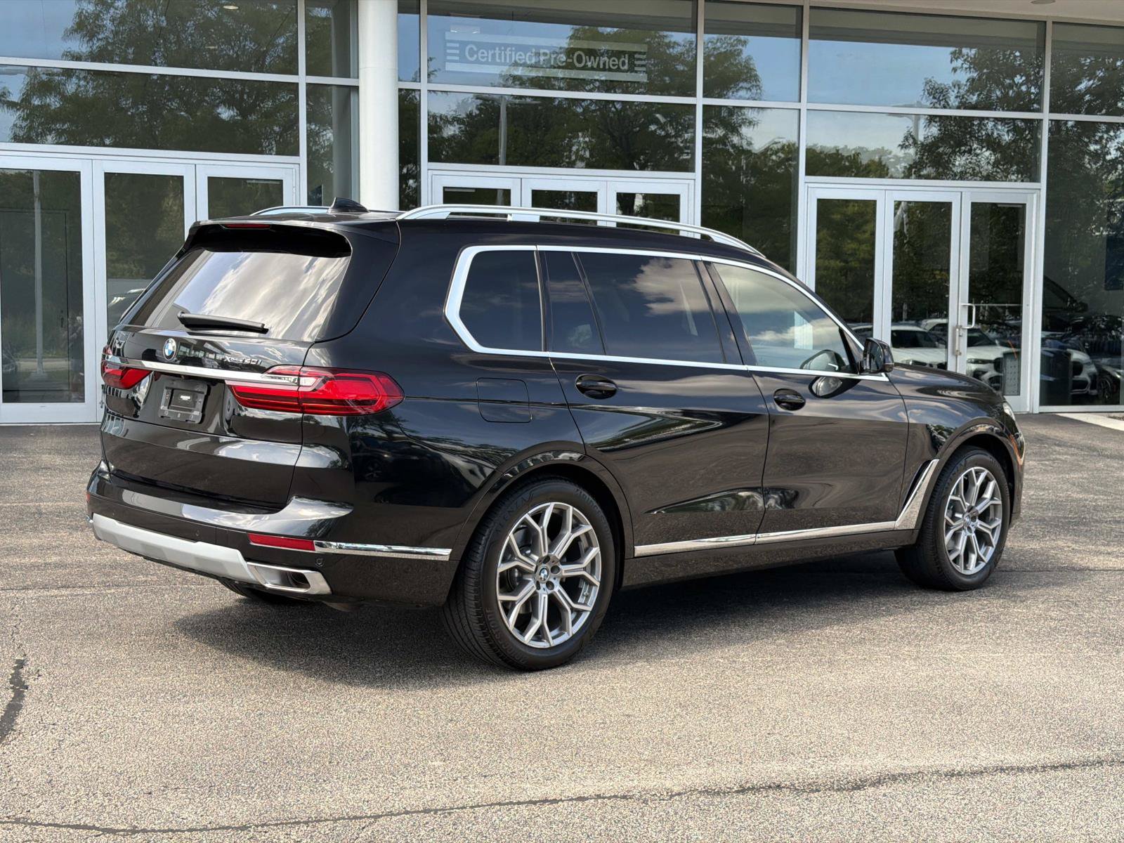 Used 2022 BMW X7 xDrive40i w/ Premium Package AWD/4WD image 5